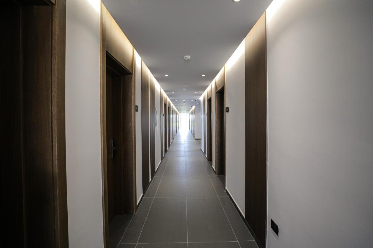 Black Diamond Hotel Dhermi Ngoại thất bức ảnh