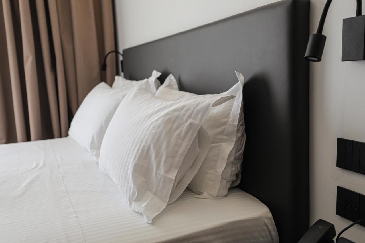 Black Diamond Hotel Dhermi Ngoại thất bức ảnh