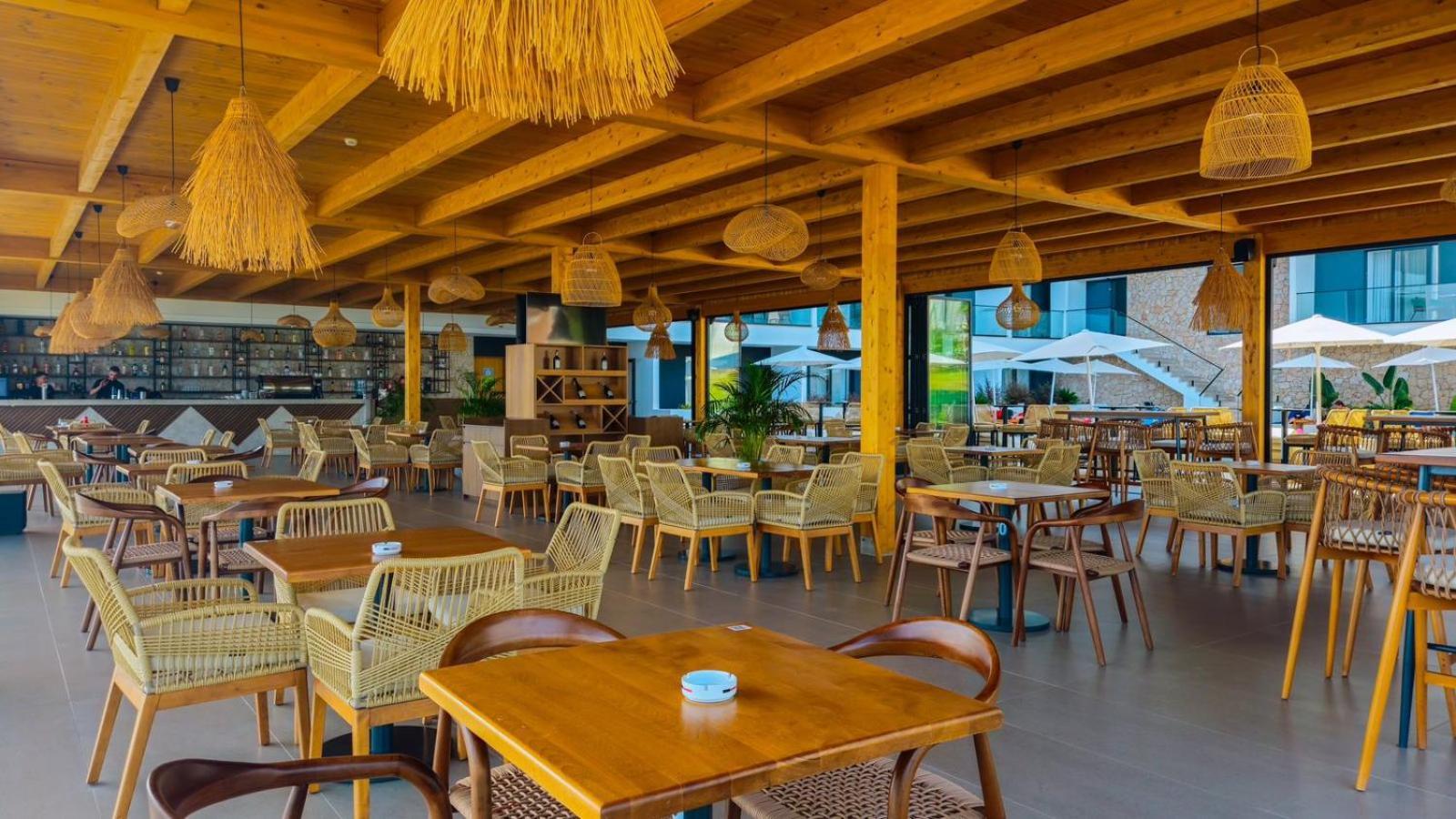 Black Diamond Hotel Dhermi Ngoại thất bức ảnh