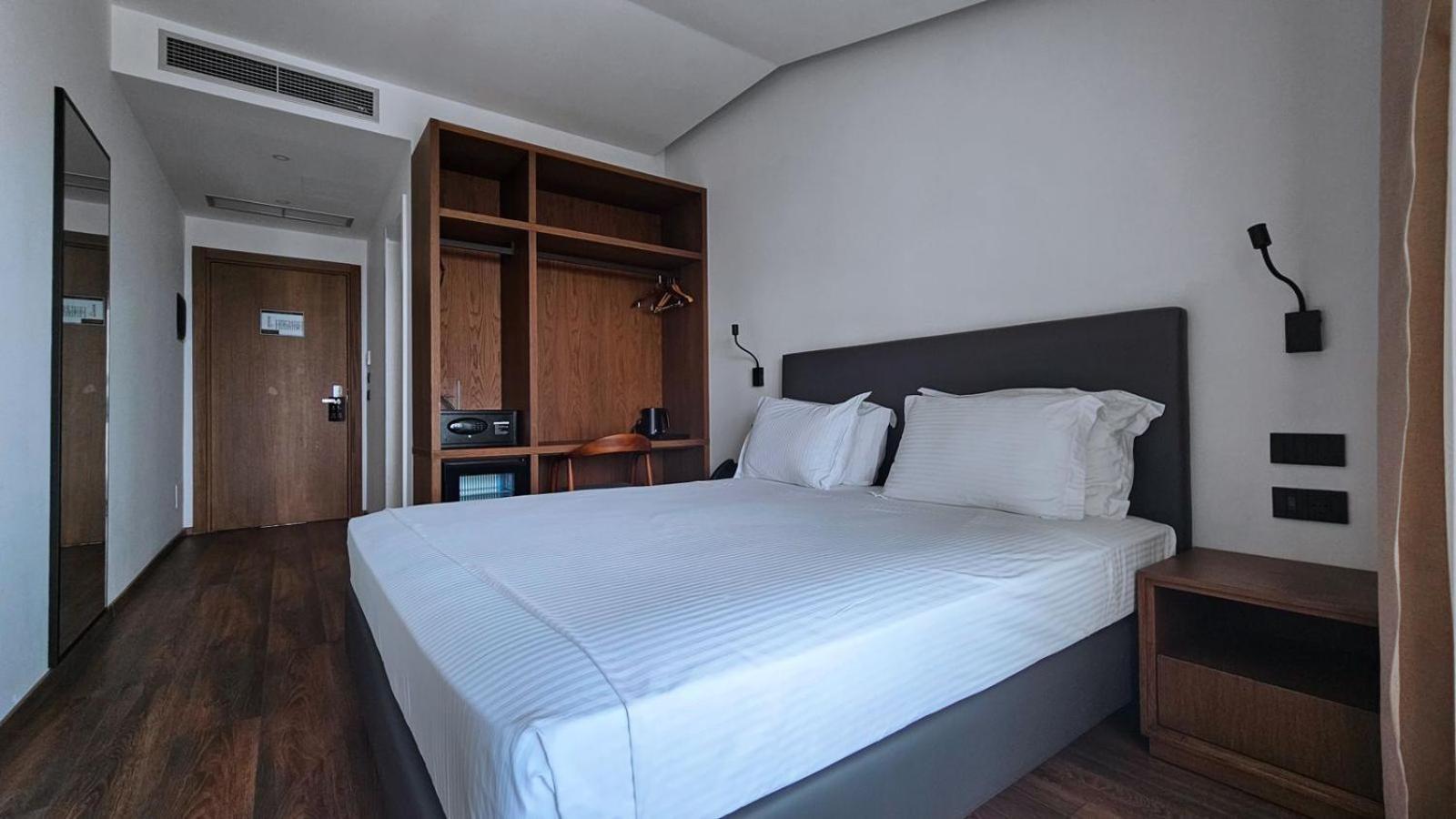 Black Diamond Hotel Dhermi Ngoại thất bức ảnh