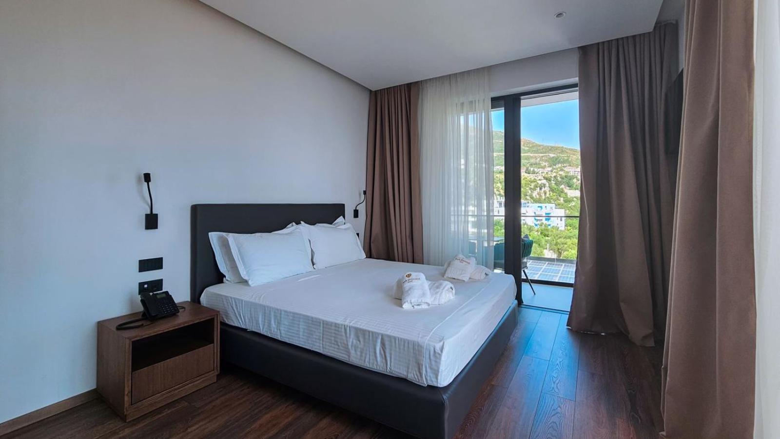 Black Diamond Hotel Dhermi Ngoại thất bức ảnh