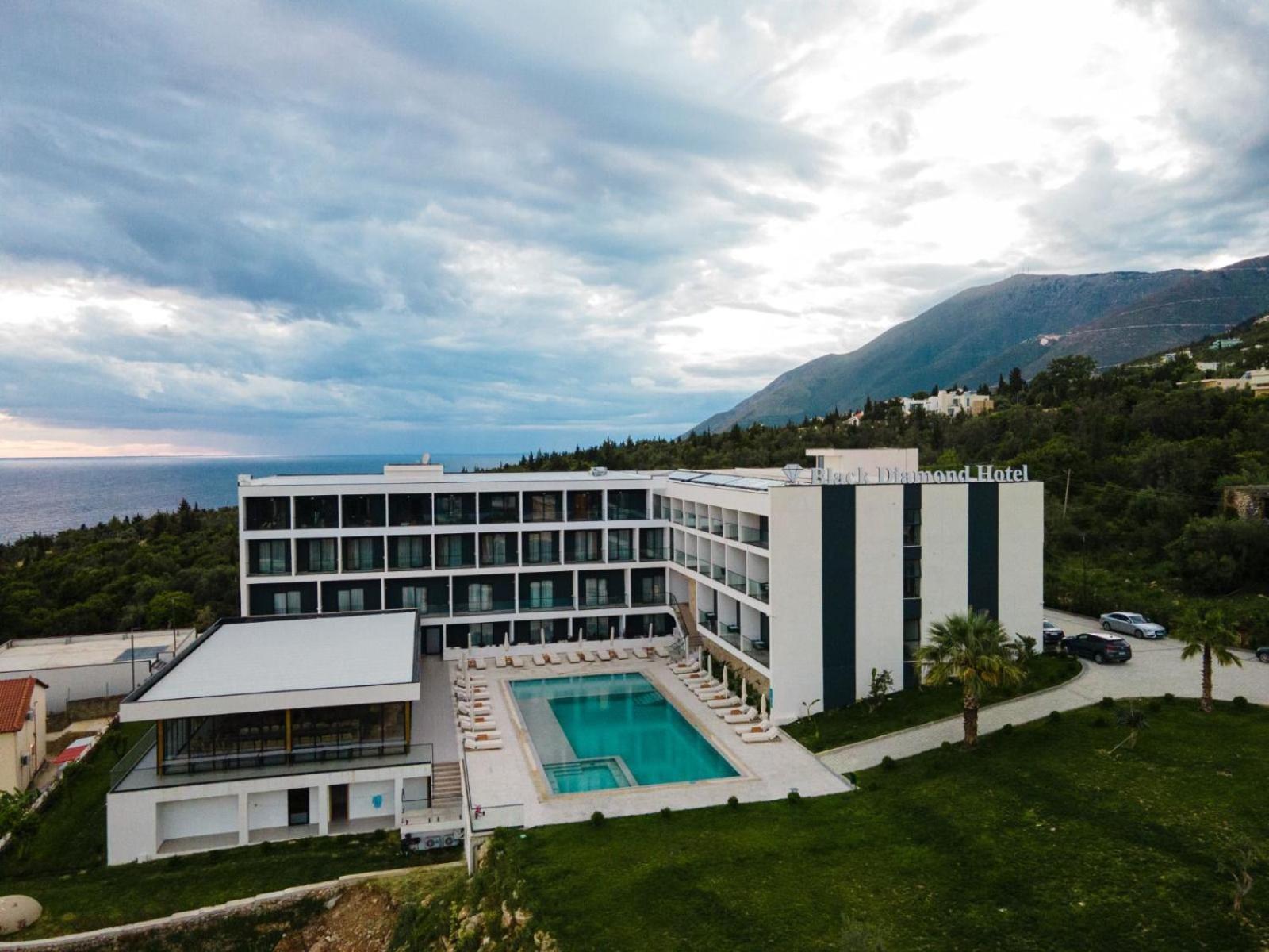 Black Diamond Hotel Dhermi Ngoại thất bức ảnh